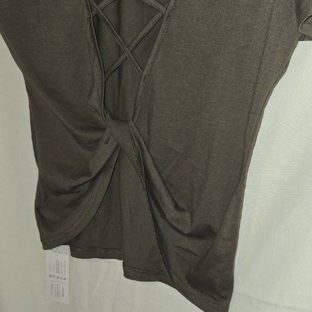 LilyCoco Olive Green Fitted Short Sleeve Tee With Cut Out Back Medium - Picture 8 of 8